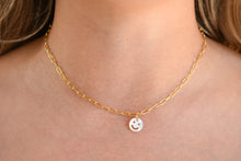Load image into Gallery viewer, Smiley Shell choker
