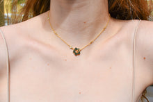 Load image into Gallery viewer, Flower Clasp Choker
