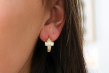 Load image into Gallery viewer, Cross me earrings
