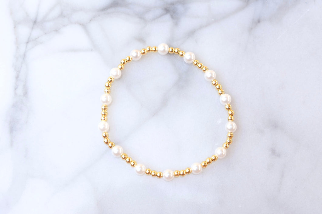Elara Pearl Bracelet