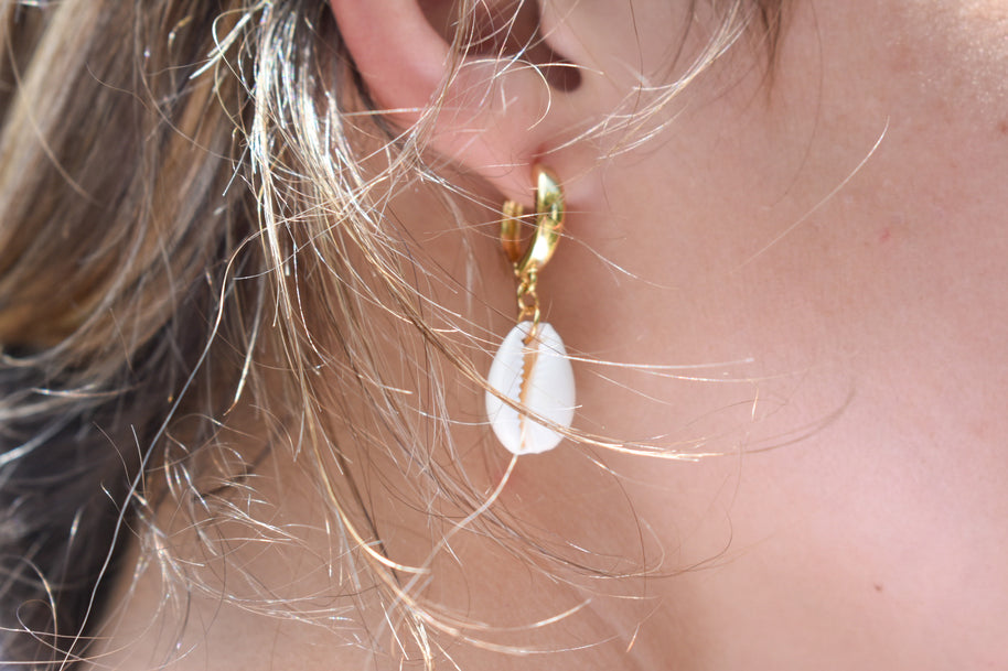 Chunky Gold Shell Huggies