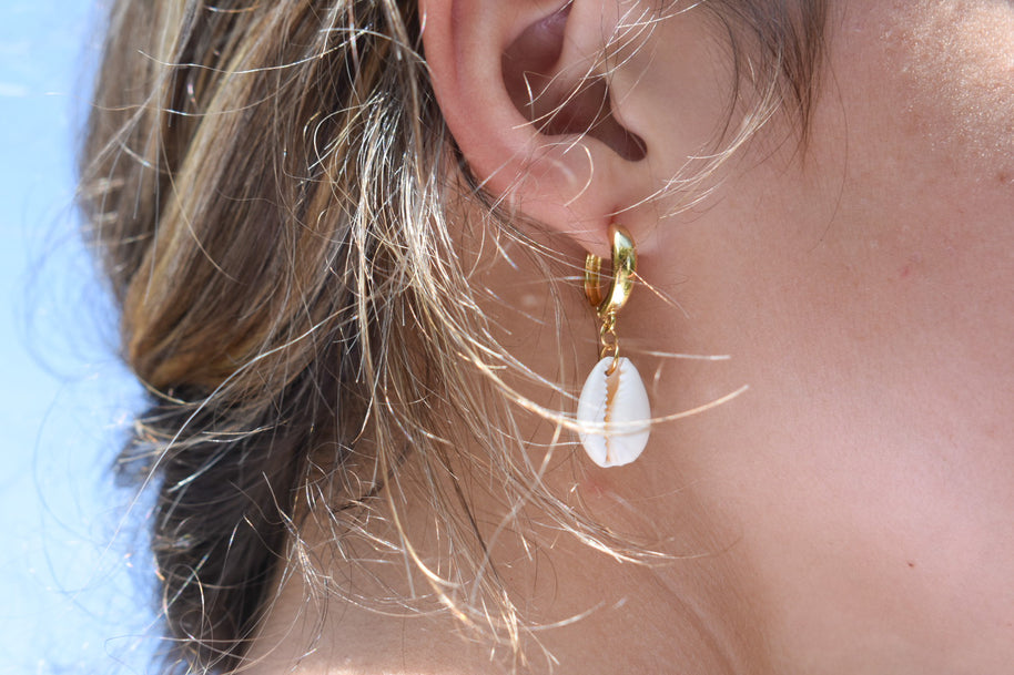 Chunky Gold Shell Huggies