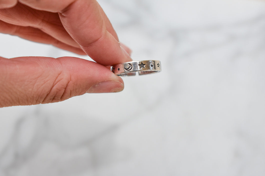 Sterling silver adjustable pattern band ring